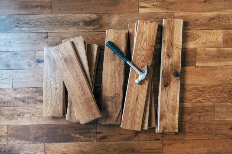 Les étapes incontournables pour une pose de parquet réussie dans votre intérieur